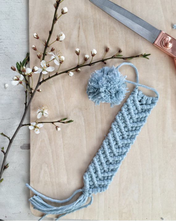 Macrame bookmark Bobbiny