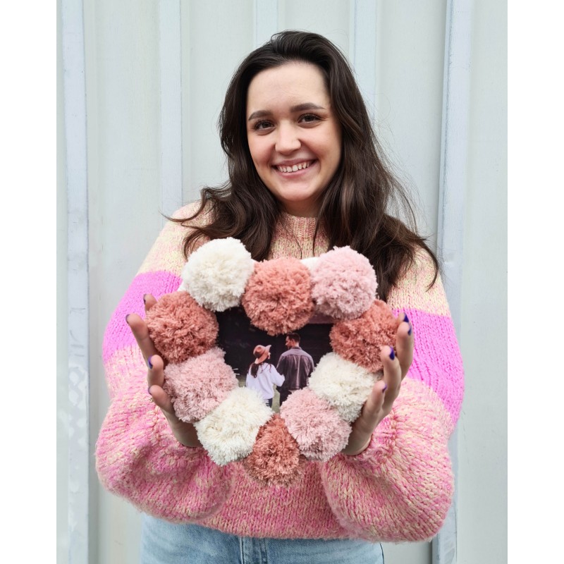 Fluffy Heart Frame | DIY | Free Pattern | Bobbiny